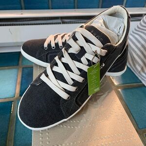 Taos Canvas Sneaker women’s 10.5 wide